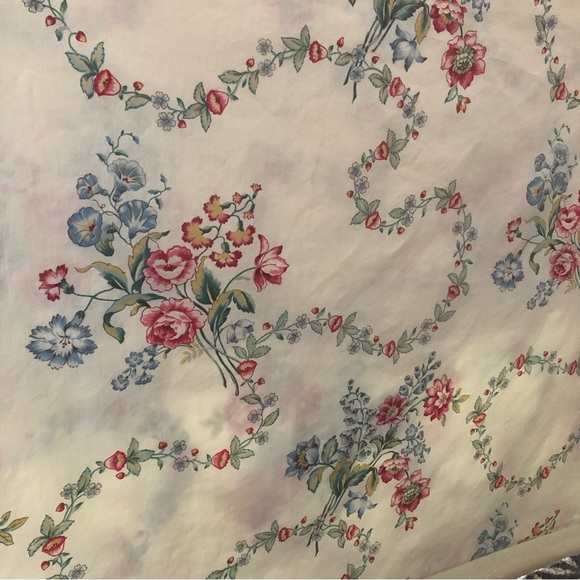 Vintage 80's Full Flat Bedsheet - Floral Bed Sheet - Cannon Percale Sheet - Picture 6 of 12